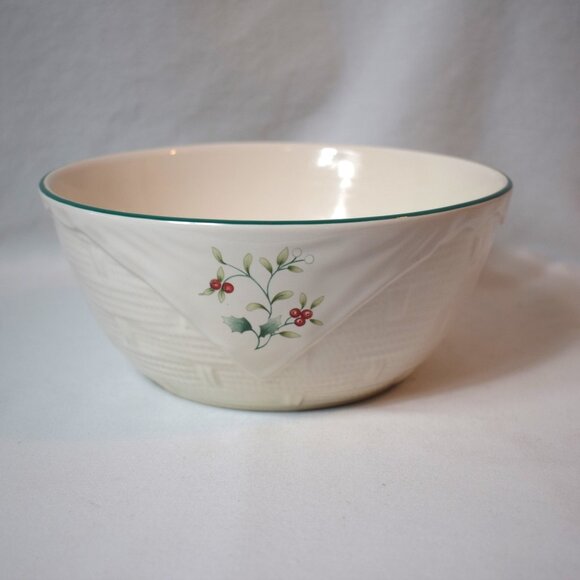 Vintage Pfaltzgraff Winterberry  Embossed Basket Serving Bowl - Picture 3 of 5